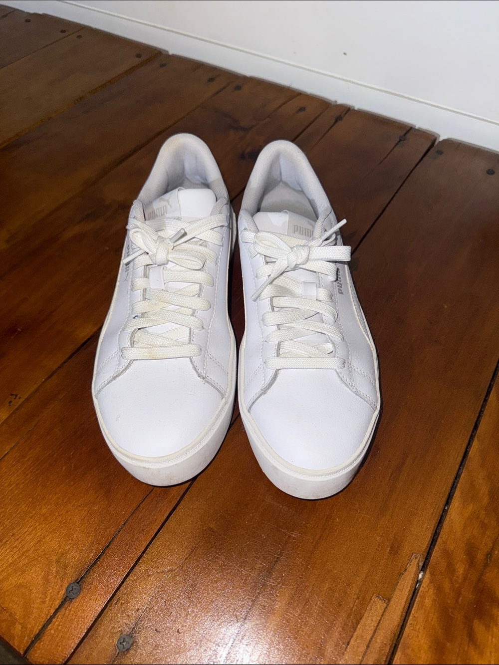 Leather Puma tennis shoes